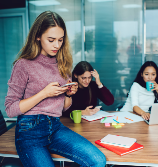 millennial-employee-messaging-and-chatting-2026-01-09-07-43-53-utc